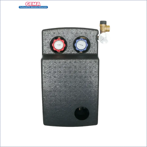 Schwarzer Wärmetauscher mit roten und blauen Ventilen, für energiesparende Lösungen in Heizsystemen 🔴🔵