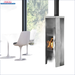 Ofen mit schwarzen und Marmor-Details und brennendem Feuer im Wasserführender Kaminofen Schmitzker Aqua